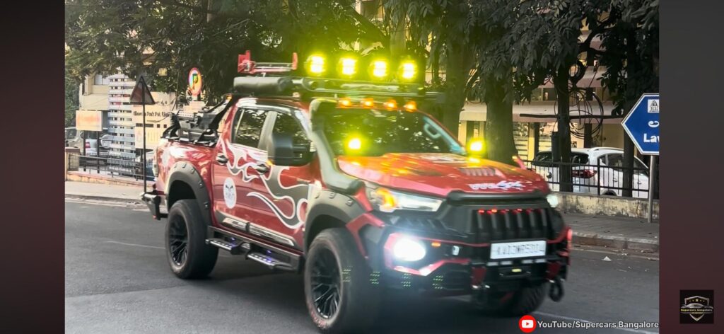 Toyota Hilux modified red